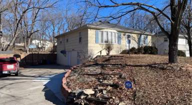 Main picture of 2906 NE 39th St