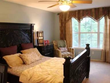Main picture of 908 Plymouth Rd