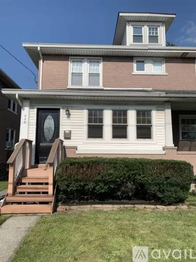 Main picture of 223 N Hellertown Ave