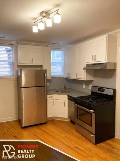 Main picture of 628-34 W Roscoe St