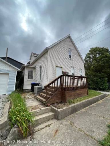 Main picture of 104 S Gridley St