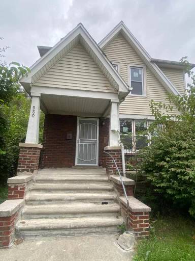 Main picture of 980 Carmel St