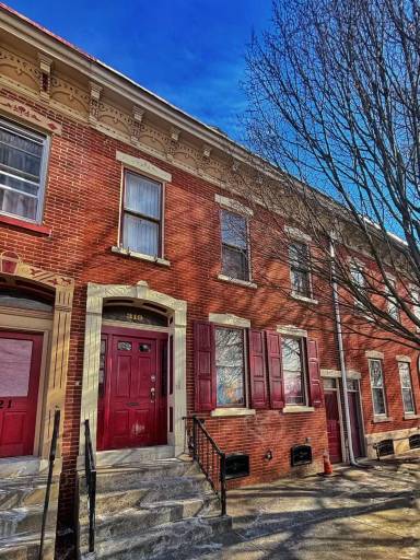 Main picture of 319 N 10th St