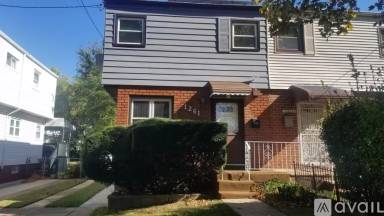 Main picture of 1261 E 101st St