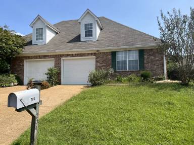 Main picture of 204 Kings Ridge Cv
