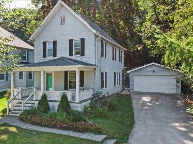 Main picture of 420 Center St