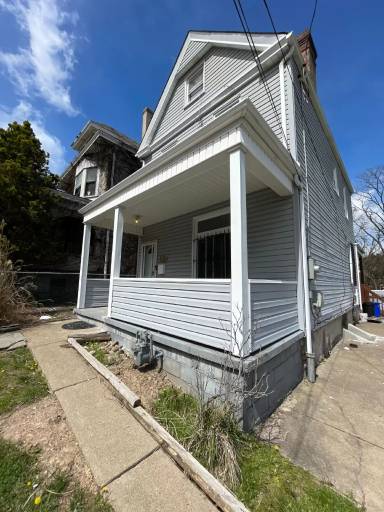 Main picture of 1367 Montezuma St