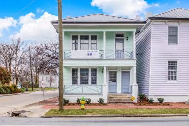 Main picture of 307 W Henry St