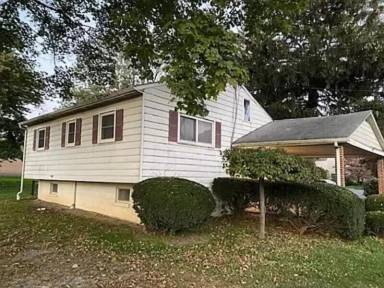 Main picture of 3413 Lincoln Hwy E