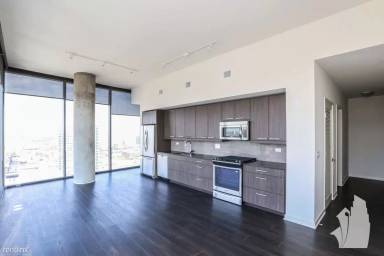 Main picture of 808 W Lake St