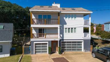Main picture of 4467 Ocean View Ave