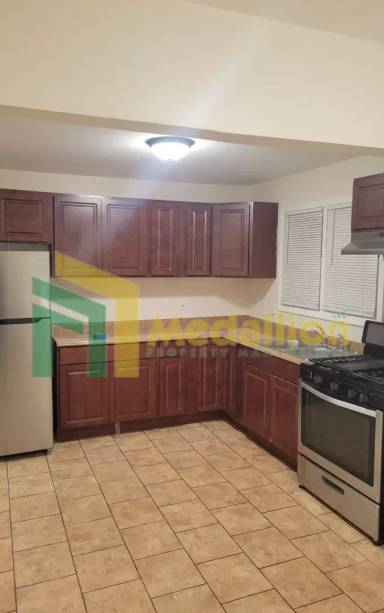 Main picture of 7919 S Kilbourn Ave