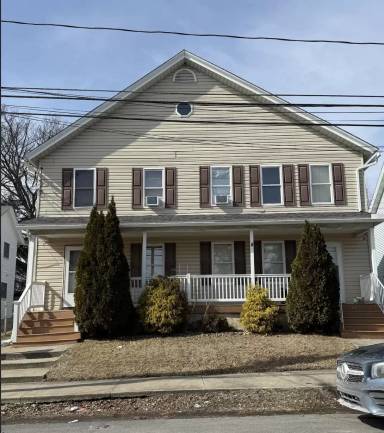 Main picture of 144 S Everett Ave