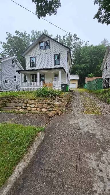 Main picture of 330 Spring St