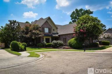 Main picture of 10706 Royal Ridge Ave