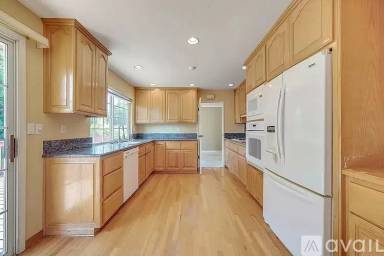 Main picture of 10214 S Portal Ave