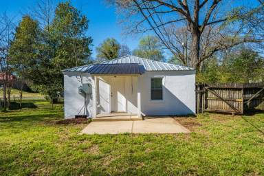 Main picture of 2902 Lewis Ln