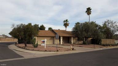 Main picture of 929 N 87th Pl