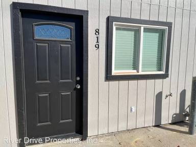Main picture of 819 Lake Ave