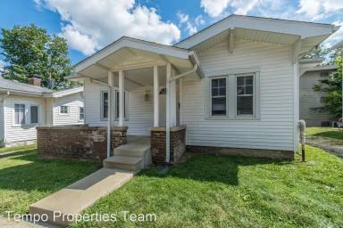 Main picture of 402 E 10th St