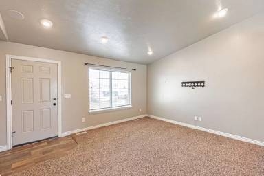 Main picture of 3077 Sagebrush Ave