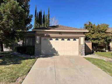 Main picture of 5662 Murrell St