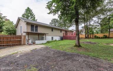 Main picture of 9727 Maryland St