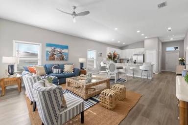 Main picture of 246 NE 10th Pl