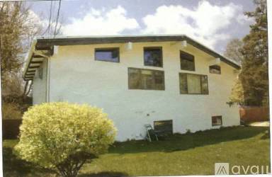 Main picture of 14 Roosevelt Ave