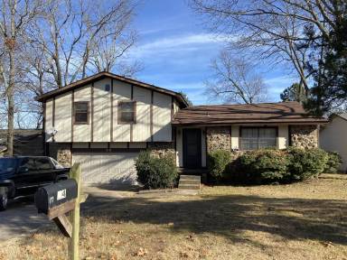 Main picture of 24 Helen Dr