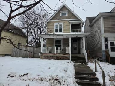 Main picture of 994 Reaney Ave