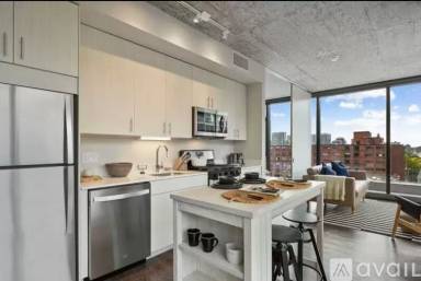 Main picture of 601 S Clark St