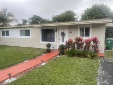 Main picture of 20520 NW 20th Ave