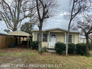 Main picture of 310 Malaga Pl