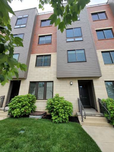Main picture of 1005 Lakeview Ct