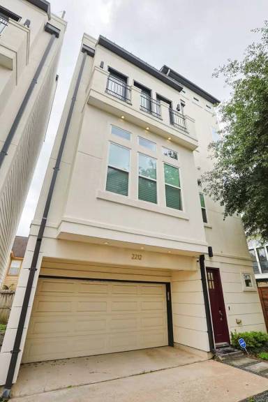 Main picture of 2212 Stuart St