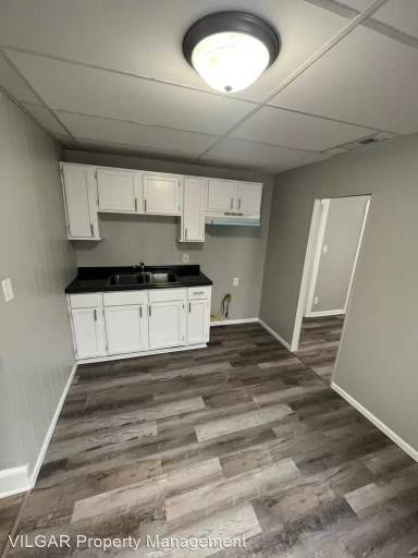 Main picture of 111 Center St