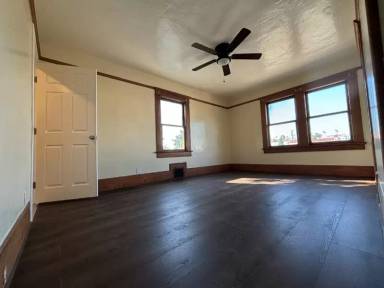 Main picture of 526 W 49th St