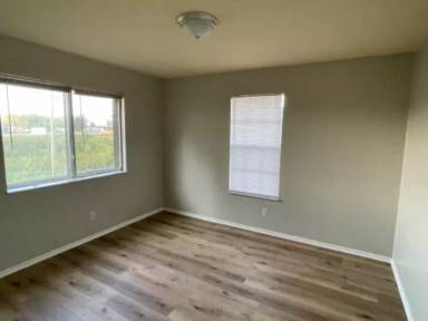 Main picture of 1107 W James Blvd