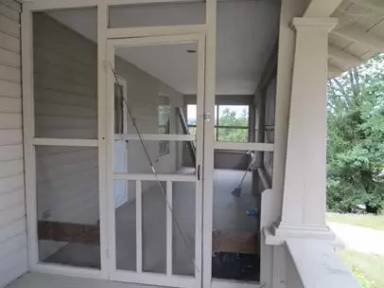 Main picture of 17 Van Dyke Dr