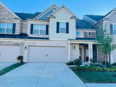 Main picture of 1004 Crest Oak Ln