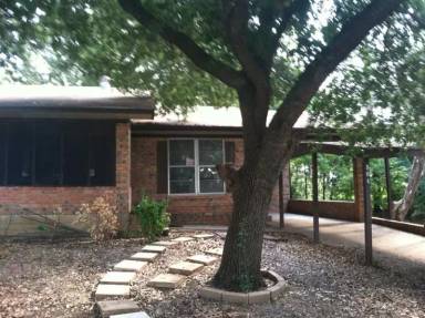 Main picture of 104 Oak Acres Dr W