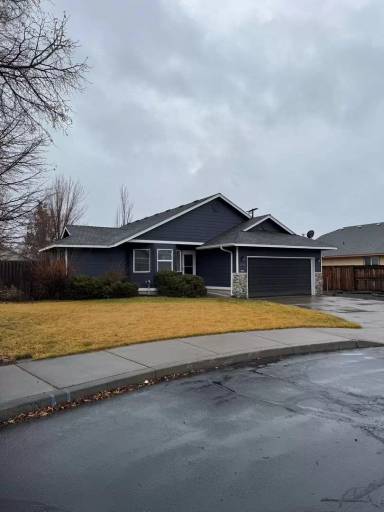 Main picture of 2136 NW Maple Tree Ct
