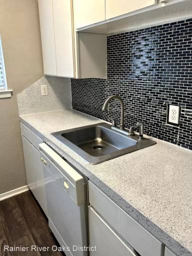 Main picture of 404 E 30th St