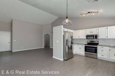 Main picture of 1111 N 64th St