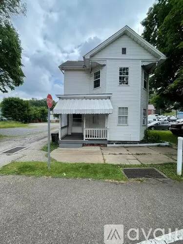 Main picture of 136 N Grant Ave