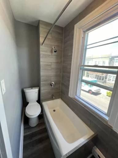Main picture of 904 E Tioga St