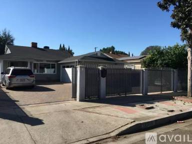 Main picture of 12536 Vose St