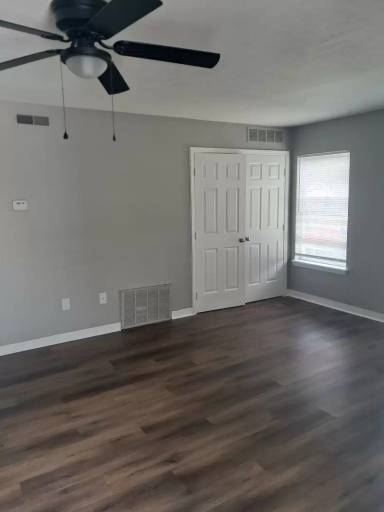 Main picture of 2710 W Kentucky St