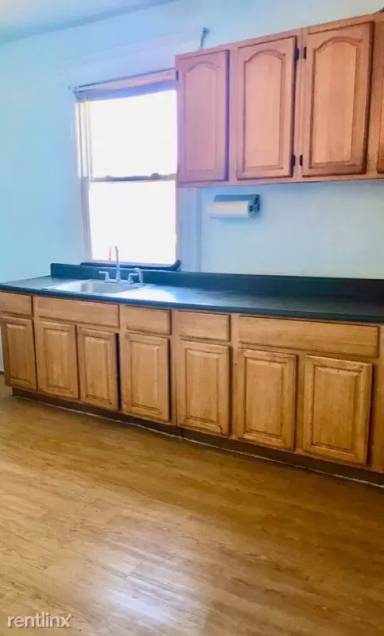 Main picture of 684 S 11th St